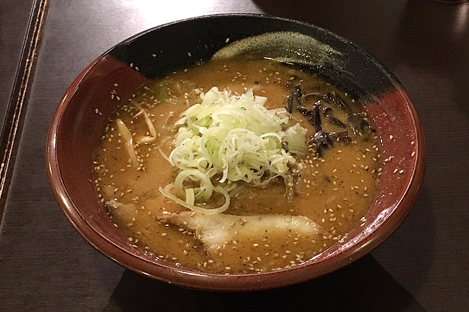 札幌らーめん吉山商店に行ってきました!胡麻の旨みを利かせた濃厚な焙煎味噌が美味い人気ラーメン店!