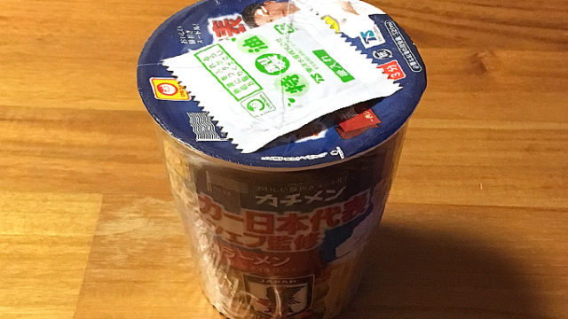 カチメン サッカー日本代表専属シェフ監修 醤油ラーメン 食べてみました！特製ガーリックオイルが決め手のコク深い一杯！