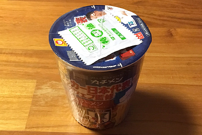 カチメン サッカー日本代表専属シェフ監修 醤油ラーメン 食べてみました!特製ガーリックオイルが決め手のコク深い一杯!
