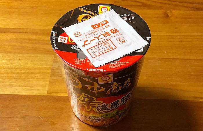 田中商店 旨辛濃厚豚骨 食べてみました！濃厚な豚骨スープに“赤オニ”が再現された旨辛な一杯！