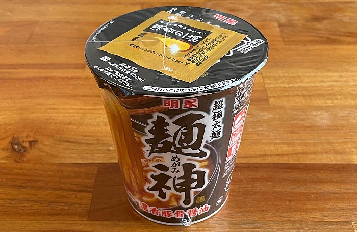 麺神カップ 濃香豚骨醤油