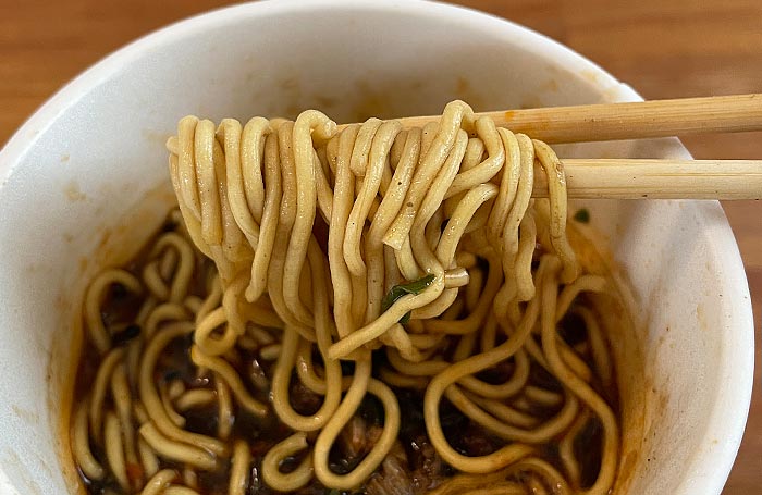 飲み干す一杯 黒のスパイシー 黒胡麻担担麺