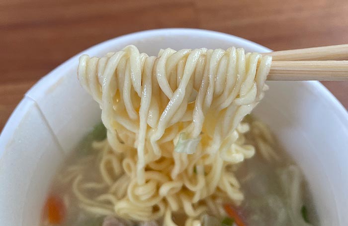 ご当地×御出汁 はかた地どり粉末仕立て 水炊き風ラーメン