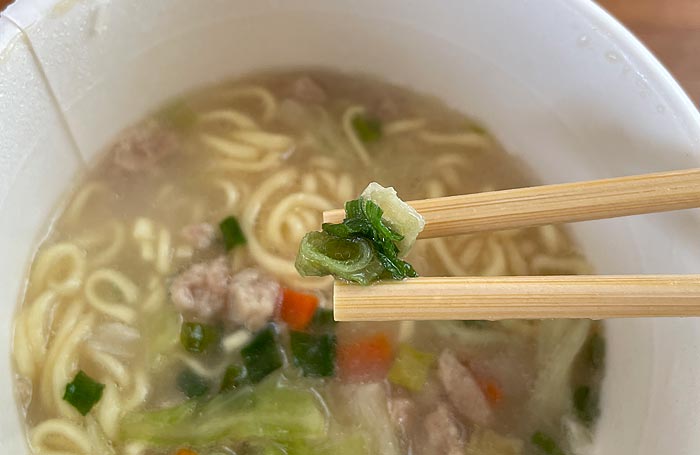 ご当地×御出汁 はかた地どり粉末仕立て 水炊き風ラーメン