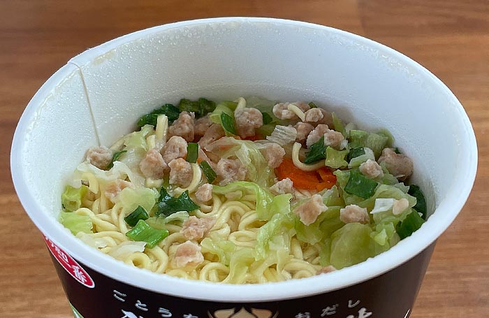 ご当地×御出汁 はかた地どり粉末仕立て 水炊き風ラーメン