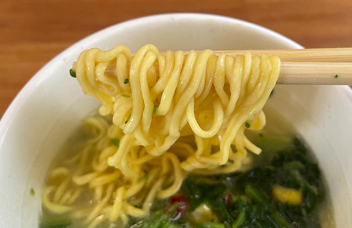 ほうれん草たくさんミルク塩ラーメン