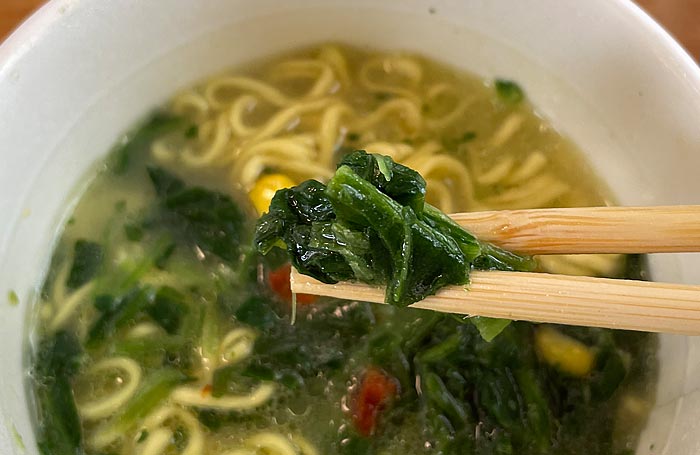 ほうれん草たくさんミルク塩ラーメン