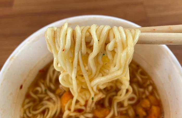 サッポロ一番 ご当地熱愛麺 シャンゴ監修 ベスビオ 辛口魚介トマト味ラーメン