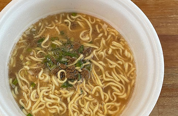 超大盛りスーパーカップ2.0倍 豚骨醤油ラーメン 関西風から関東風