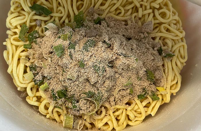 超大盛りスーパーカップ2.0倍 豚骨醤油ラーメン 関西風から関東風