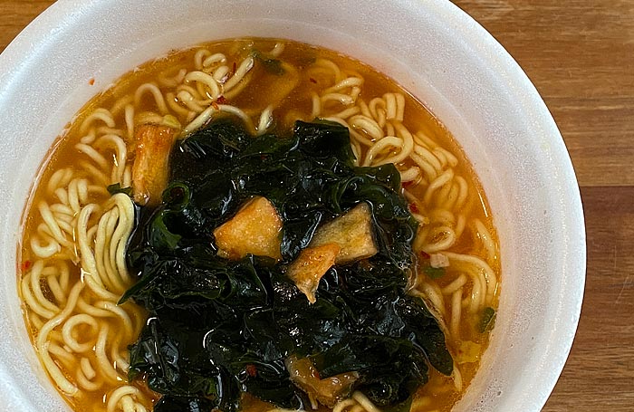 わかめラーメン×プチッと鍋 キムチ鍋味