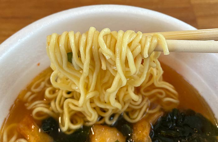 わかめラーメン×プチッと鍋 キムチ鍋味