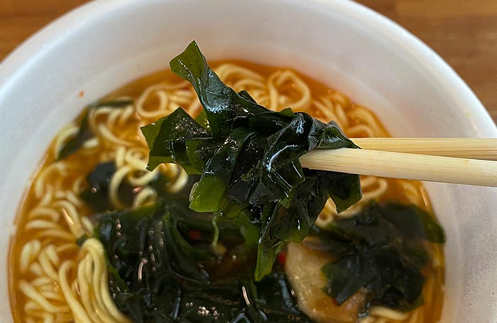 わかめラーメン×プチッと鍋 キムチ鍋味