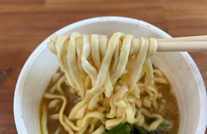 麺神カップ NEO家系豚骨醤油