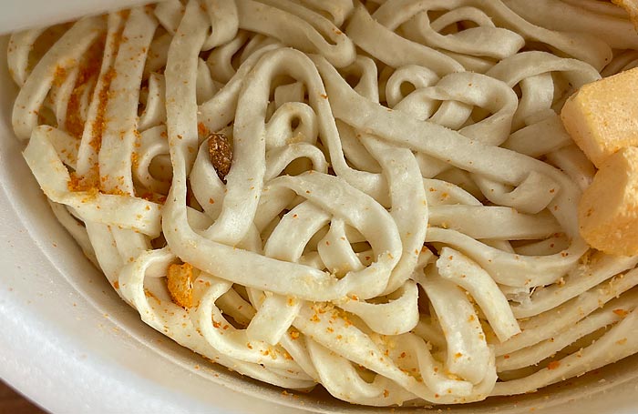 日清のどん兵衛 3種のチーズの豚キムチ味うどん