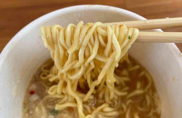 北海道十勝チーズ仕立て コーンチーズ味噌味ラーメン