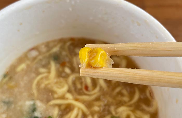 北海道十勝チーズ仕立て コーンチーズ味噌味ラーメン