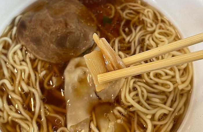 飯田商店 わんたん入りしょうゆらぁ麺