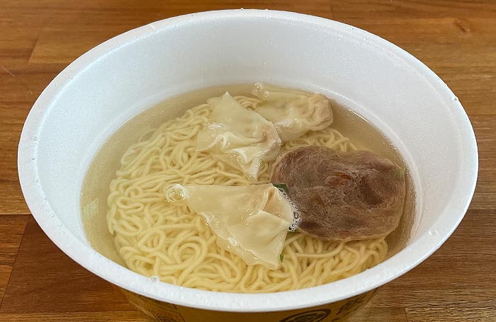 飯田商店 わんたん入りしょうゆらぁ麺