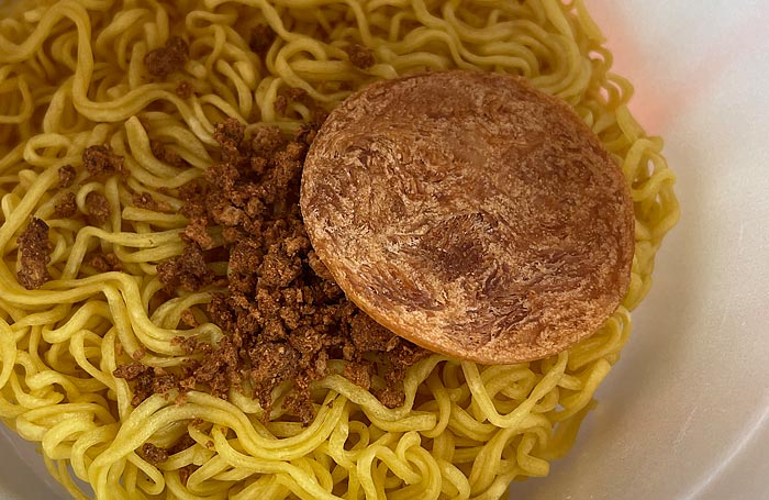 麺づくり 肉入りうまコク醤油