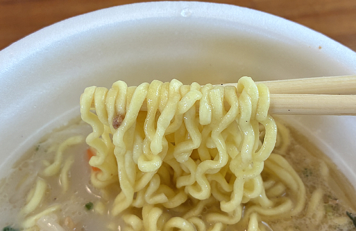 でかまる 濃厚もやしタンメン コショー多め