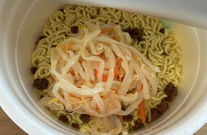 でかまる 濃厚もやしタンメン コショー多め