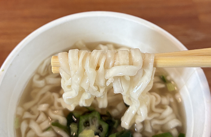 おくらとめかぶ 鰹と昆布だしのうどん