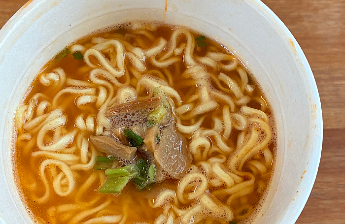 山田うどん食堂監修 赤パンチ味ラーメン