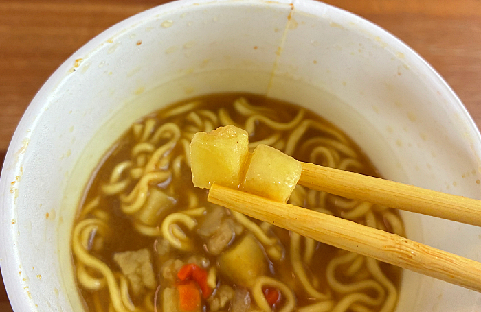 魚藍亭監修 よこすか海軍カレーラーメン チキン味