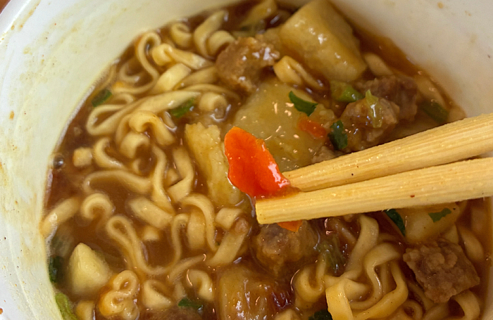 だし仕込 カップヌードル カレー