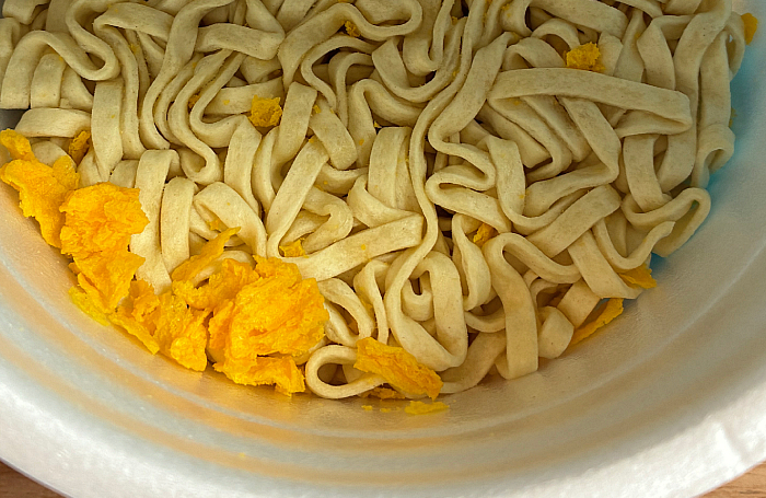 ローソン 麺大盛り 沖縄風そば