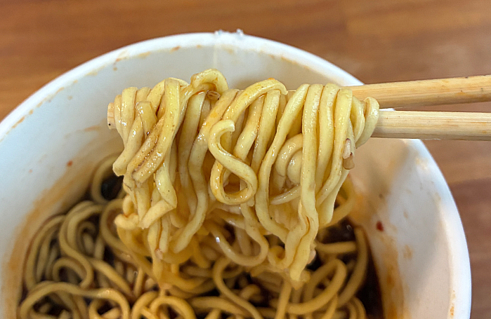 飲み干す一杯 夏のスパイシー 黒胡椒香る担担麺