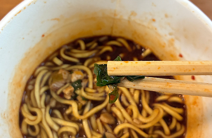 飲み干す一杯 夏のスパイシー 黒胡椒香る担担麺