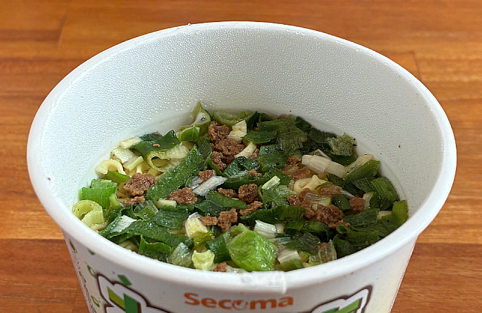 ねぎ塩カルビ味ラーメン