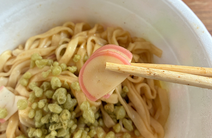 日清の汁なしどん兵衛 青唐揚げ玉うどん