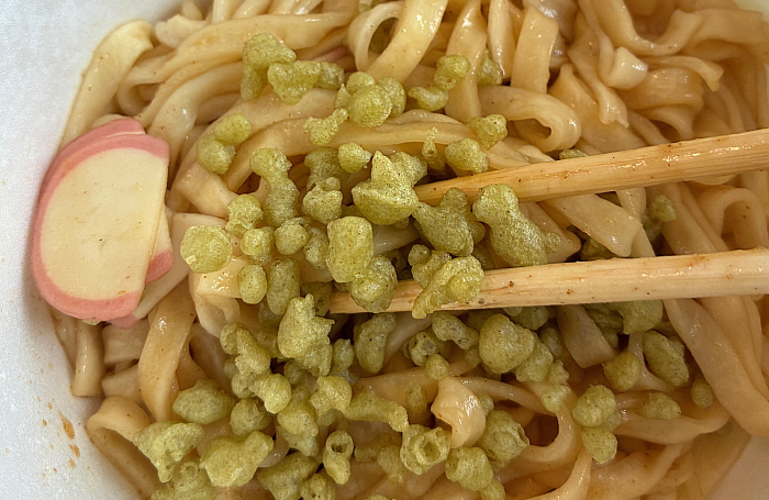 日清の汁なしどん兵衛 青唐揚げ玉うどん