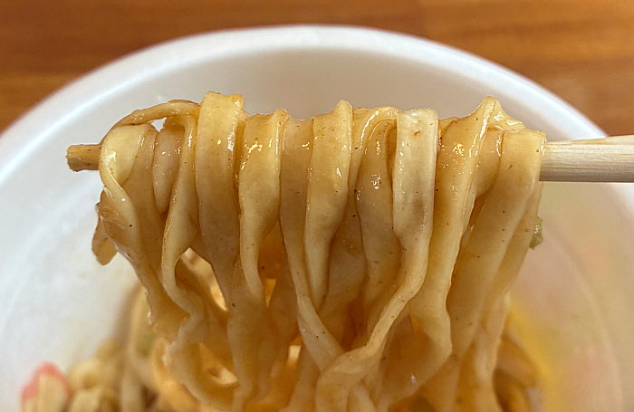 日清の汁なしどん兵衛 青唐揚げ玉うどん