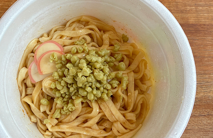 日清の汁なしどん兵衛 青唐揚げ玉うどん