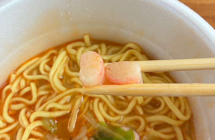 ファミリーマート 豚と魚介の旨味うま辛ちゃんぽん