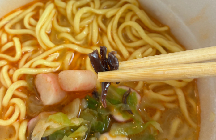 ファミリーマート 豚と魚介の旨味うま辛ちゃんぽん