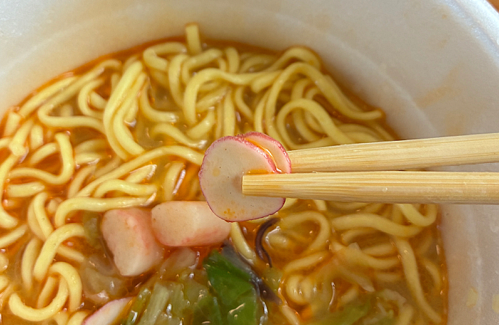 ファミリーマート 豚と魚介の旨味うま辛ちゃんぽん