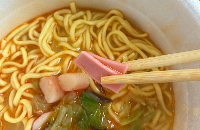 ファミリーマート 豚と魚介の旨味うま辛ちゃんぽん
