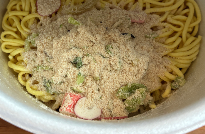 ファミリーマート 豚と魚介の旨味うま辛ちゃんぽん