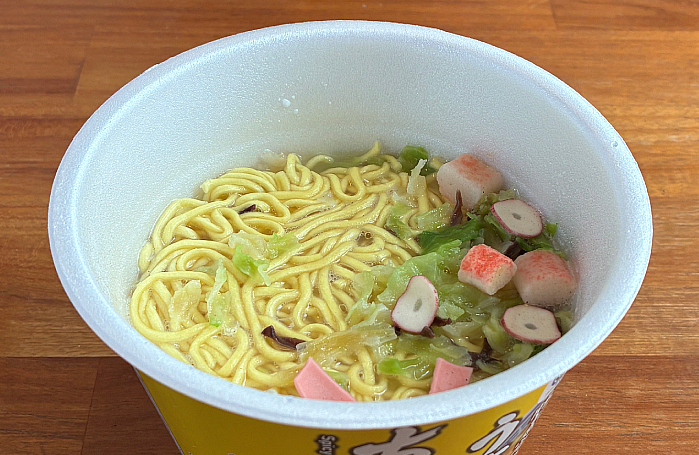 ファミリーマート 豚と魚介の旨味うま辛ちゃんぽん