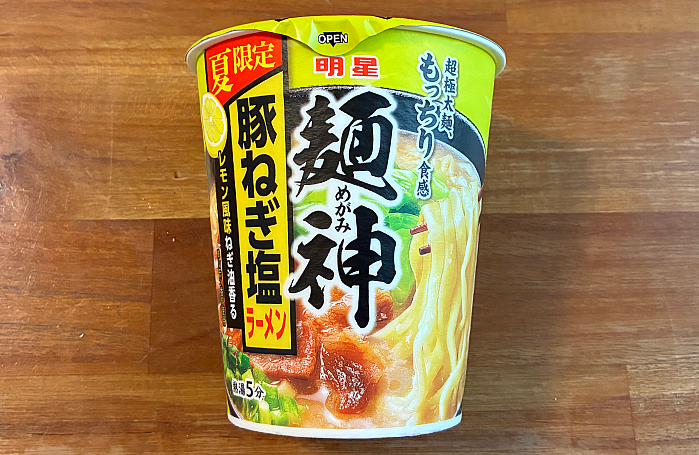 麺神カップ 豚ねぎ塩ラーメン