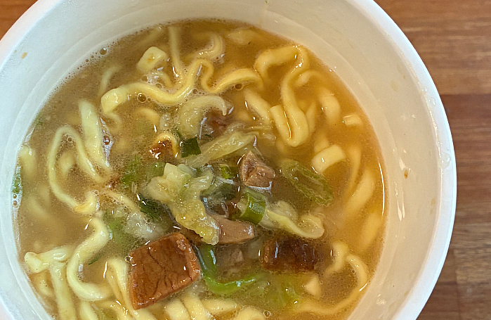 麺神カップ 豚ねぎ塩ラーメン