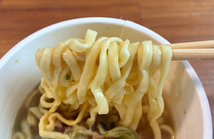 麺神カップ 豚ねぎ塩ラーメン