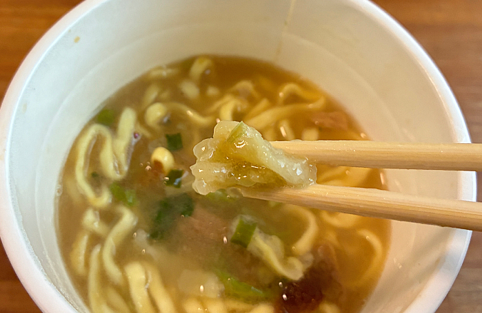 麺神カップ 豚ねぎ塩ラーメン