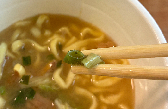 麺神カップ 豚ねぎ塩ラーメン
