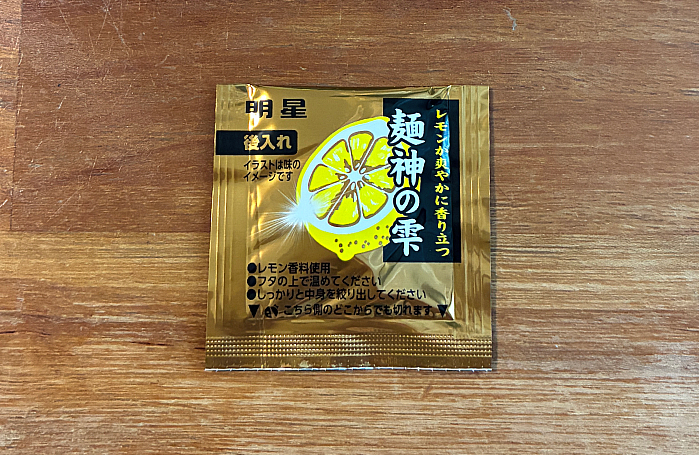 麺神カップ 豚ねぎ塩ラーメン
